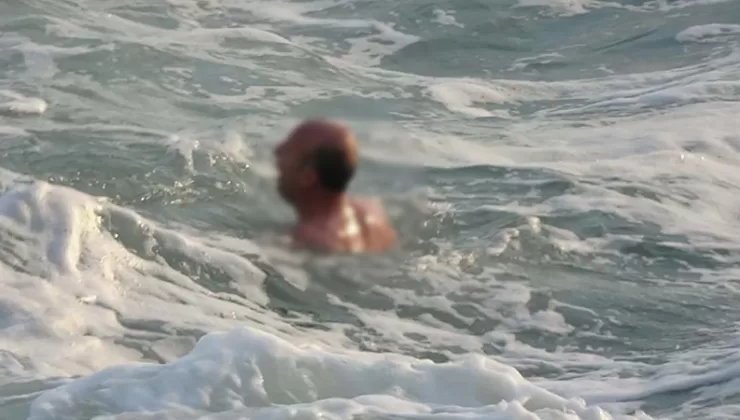 Alanya’da yaşlı turist az kalsın boğuluyordu