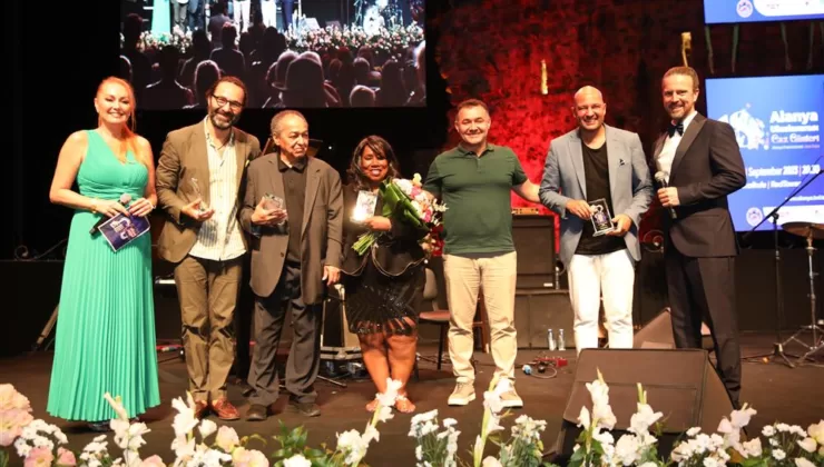 Alanya, Caz Günleri’nin üçüncü gününde müzikle coştu