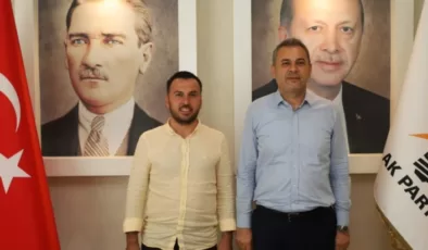 AK Parti Mahmutlar’da Koç gitti Uyar geldi