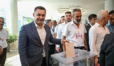 Başkan Yücel, MHP İl Kongresi’ne katıldı