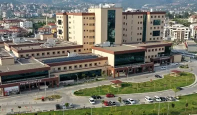 Alanya’da otomobil ile motosiklet çarpıştı: 1 yaralı