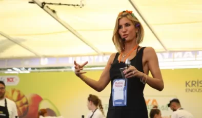 Alanya Tropikal Meyve Festivali’nde Çağla Şikel rüzgarı