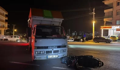 Alanya’da kamyonet ile motosiklet çarpıştı: 1 yaralı