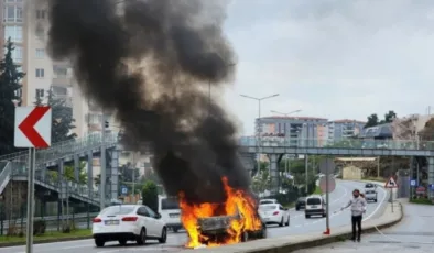 Alanya’da seyir halindeki otomobil yandı