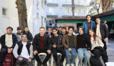 Başkan Yücel’e gençlerden sevgi seli