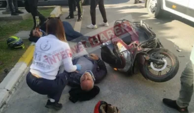 Alanya’da motosiklet ile servis minibüsü çarpıştı: 2 yaralı