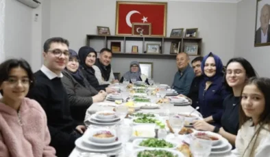 Başkan Yücel, çocukluk arkadaşı şehidin ailesi ile iftar açtı
