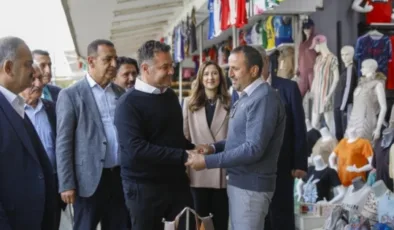 Başkan Yücel Cuma Pazarı esnafıyla buluştu