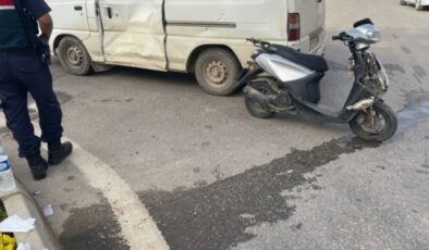 Alanya’da hafif ticari araç ile motosiklet çarpıştı: 1 yaralı