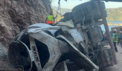Alanya’da beton mikseri devrildi: 1 yaralı
