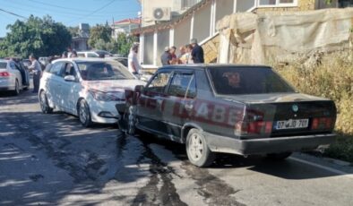 Alanya’da iki otomobil çarpıştı: 3 yaralı