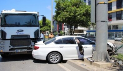 Alanya’da kamyon ile otomobil çarpıştı: 1 hafif yaralı