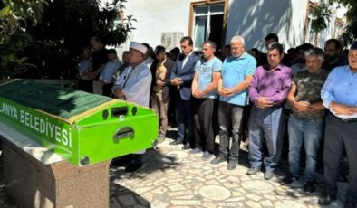Alanya’da otomobilin çarptığı 8 yaşındaki Doruk son yolculuğuna uğurlandı