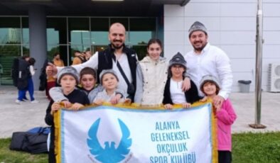 Alanyalı minik okçular iki madalya kazandı