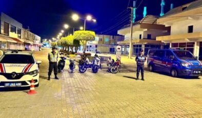 Alanya’da jandarma 15 motosikleti trafikten men etti