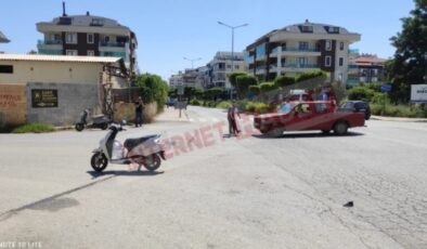 Alanya’da kamyonet ile motosiklet çarpıştı: 2’si çocuk 3 yaralı