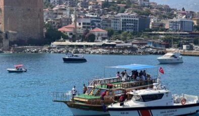 Alanya’da üzerinden kimlik çıkmayan 5 Afgan emniyete teslim edildi