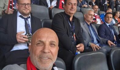 Çavuşoğlu, Portekiz maçını Mourinho ile izledi