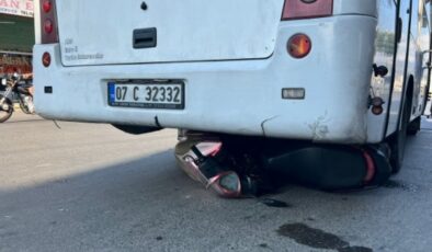 Alanya’da midibüs ile çarpışan motosiklet sürücüsü yaralandı