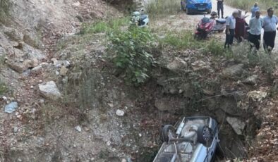Alanya’da otomobili ile 4 metre yükseklikten çukura düştü