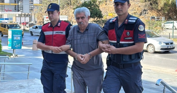 Alanya’da oğlunu öldüren, eşini ağır yaralayan baba tutuklandı