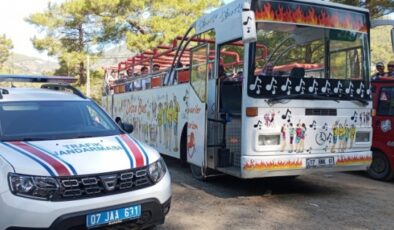 Alanya’da turistlere kovayla su atan sürücü yine şok etti!