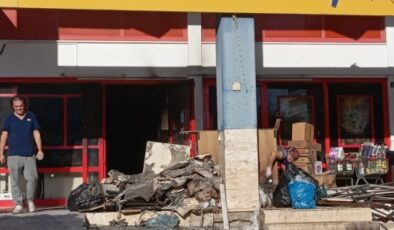 Alanya’da zincir markette yangın çıktı