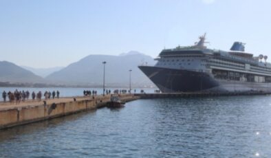 İngilizler Alanya’ya denizden geldi